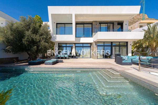 Casa independiente en calle Roma