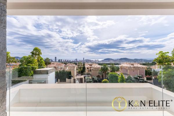 Casa independiente en calle Roma