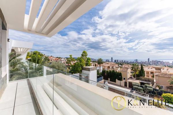 Casa independiente en calle Roma