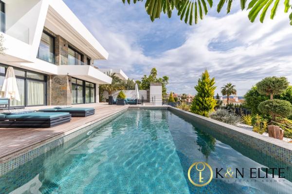 Casa independiente en calle Roma