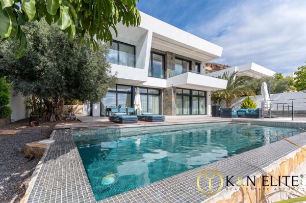 Casa independiente en calle Roma