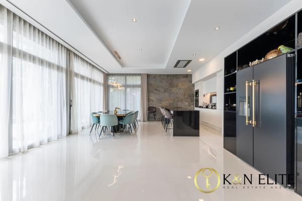 Casa independiente en calle Roma