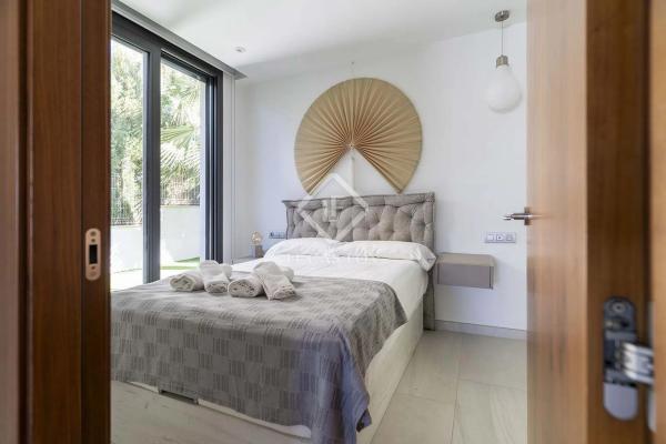 Chalet pareado en calle Roma