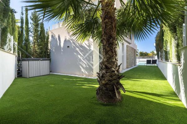 Chalet pareado en calle Roma