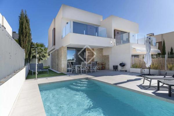 Chalet pareado en calle Roma