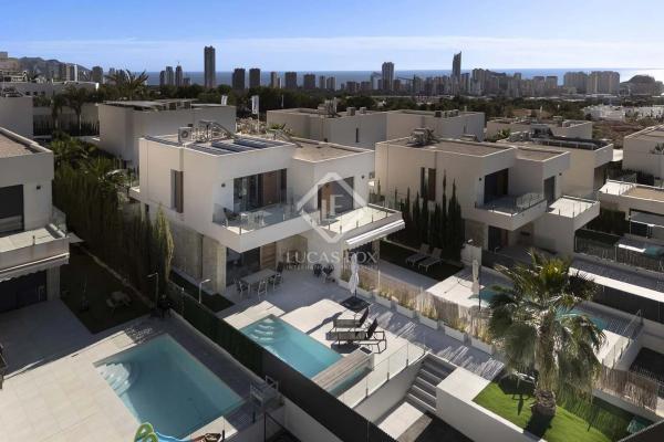 Chalet pareado en calle Roma