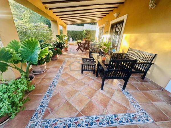 Casa independiente en avenida de Finestrat