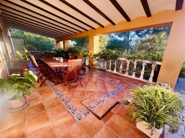 Casa independiente en avenida de Finestrat