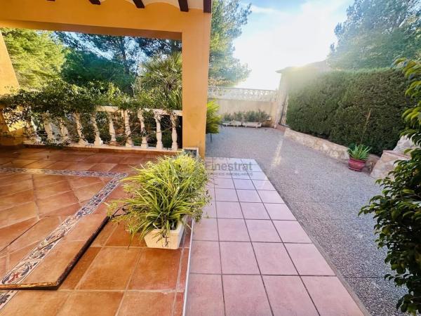 Casa independiente en avenida de Finestrat