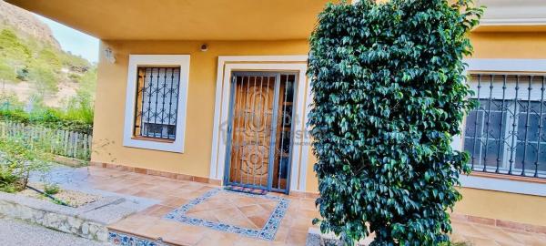 Casa independiente en avenida de Finestrat