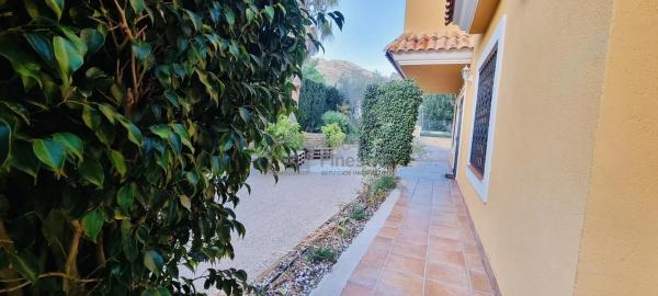 Casa independiente en avenida de Finestrat