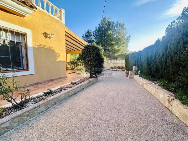 Casa independiente en avenida de Finestrat