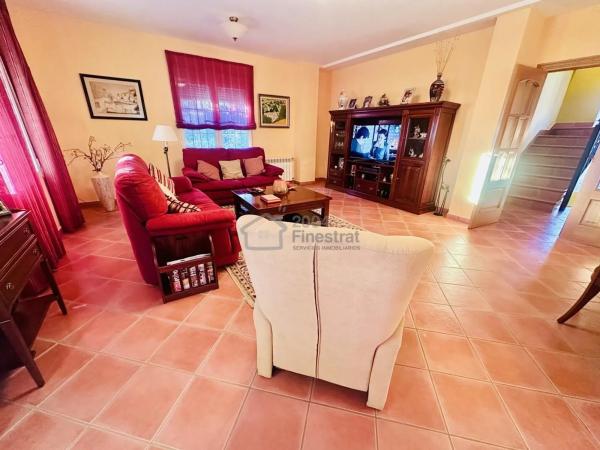 Casa independiente en avenida de Finestrat