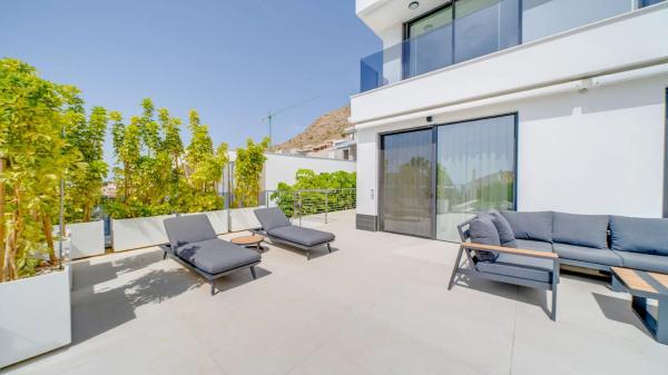 Casa independiente en calle Roma