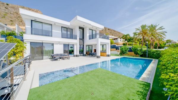 Casa independiente en calle Roma