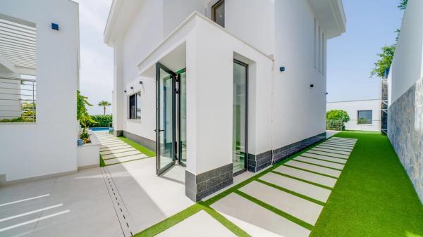 Casa independiente en calle Roma