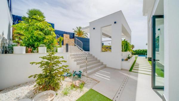 Casa independiente en calle Roma