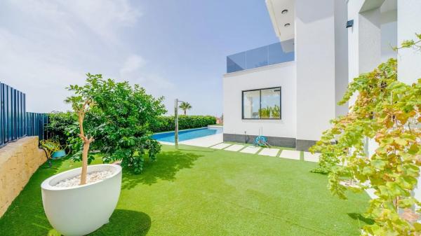 Casa independiente en calle Roma