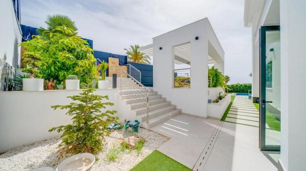 Casa independiente en calle Roma