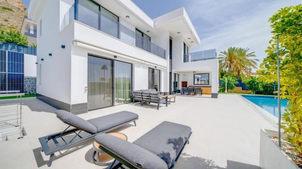 Casa independiente en calle Roma