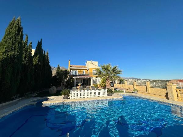 Casa independiente en avenida Costa Verde