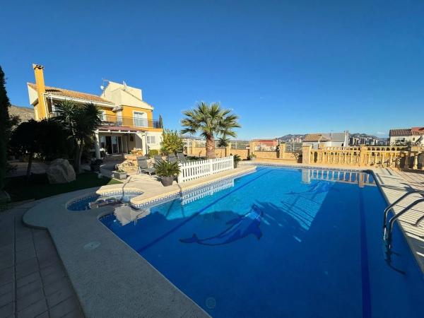 Casa independiente en avenida Costa Verde