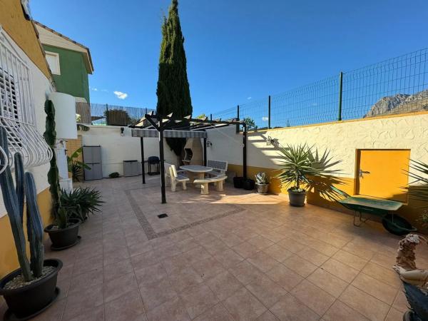 Casa independiente en avenida Costa Verde