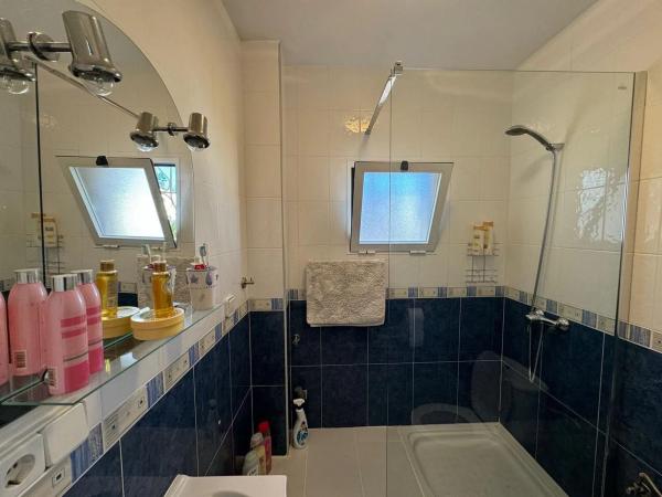 Casa independiente en avenida Costa Verde