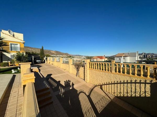 Casa independiente en avenida Costa Verde