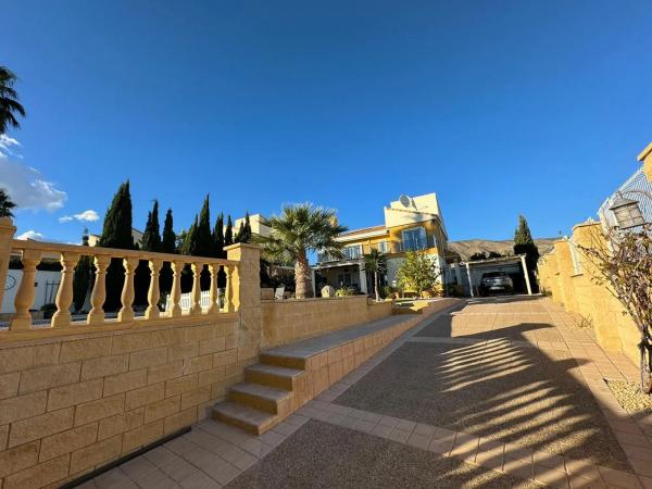 Casa independiente en avenida Costa Verde