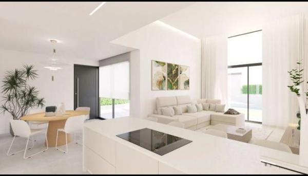 Casa independiente en calle Viena