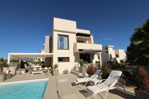 Casa independiente en avenida de Coloma