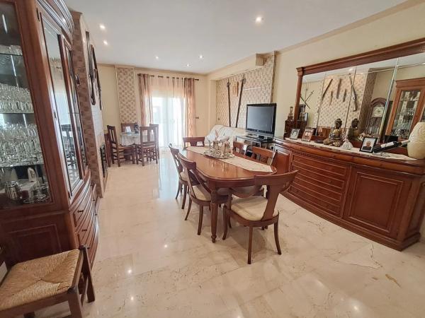 Chalet adosado en avenida Porvilla, 44