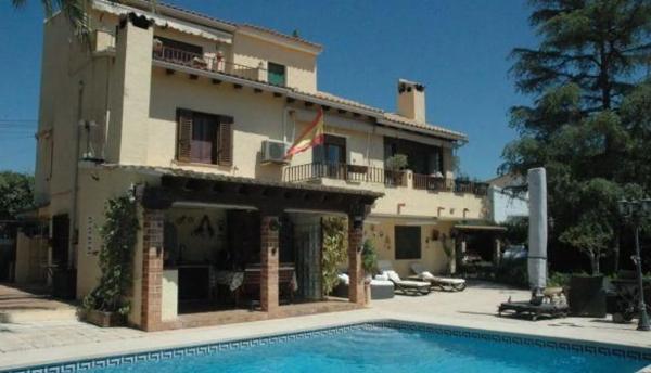 Casa independiente en calle Viena