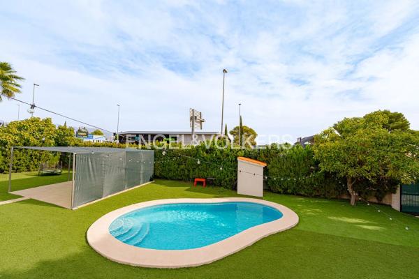 Casa independiente en calle de la Cadernera