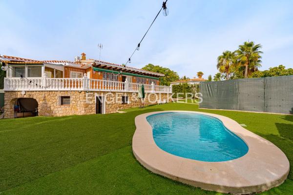 Casa independiente en calle de la Cadernera