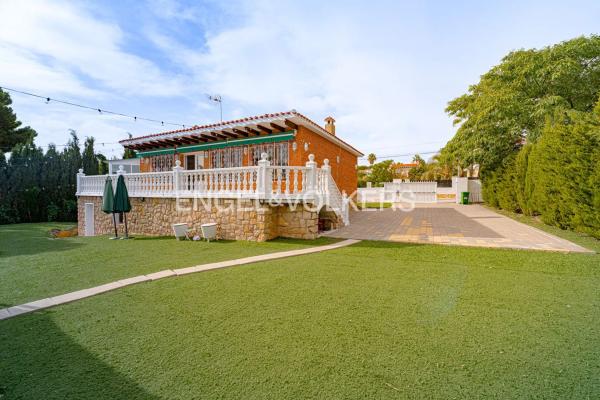 Casa independiente en calle de la Cadernera