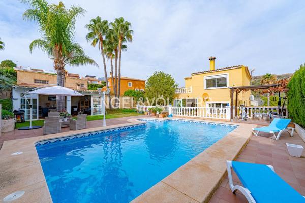 Casa independiente en calle de la fontfreda