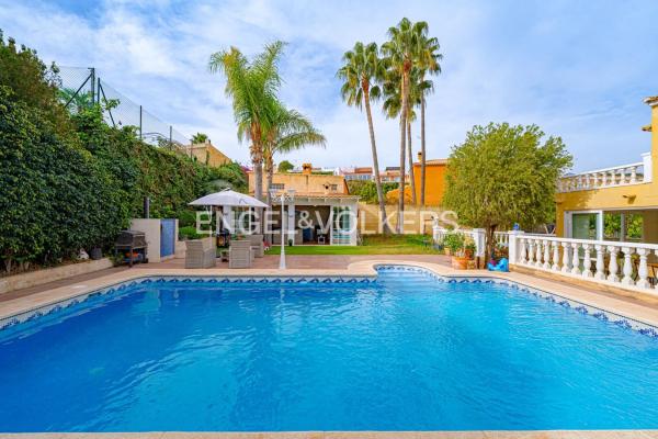 Casa independiente en calle de la fontfreda