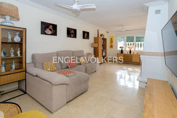 Casa independiente en calle de la fontfreda