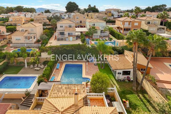 Casa independiente en calle de la fontfreda