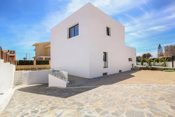 Casa independiente en calle San Marino, 39