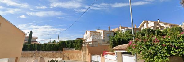 Chalet pareado en calle Colom