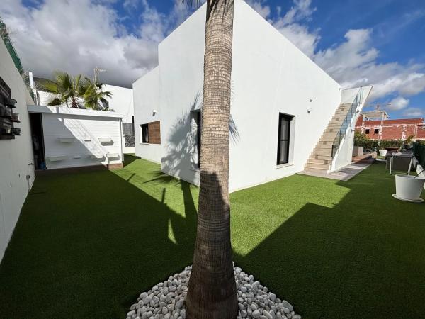 Casa independiente en calle Venezuela, 11