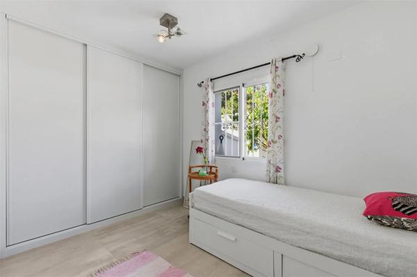 Chalet adosado en calle Serra de l'Almedia