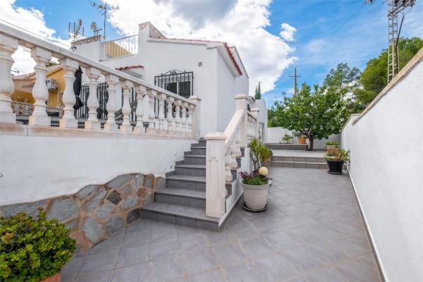 Chalet adosado en calle Serra de l'Almedia