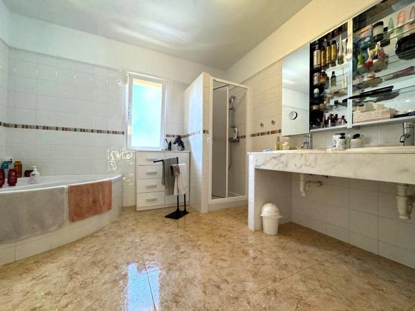 Casa independiente en calle Oroval s/n