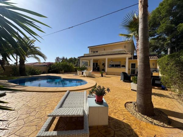 Casa independiente en calle Oroval s/n