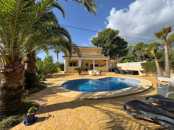 Casa independiente en calle Oroval s/n