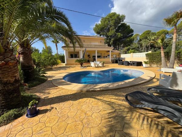 Casa independiente en calle Oroval s/n